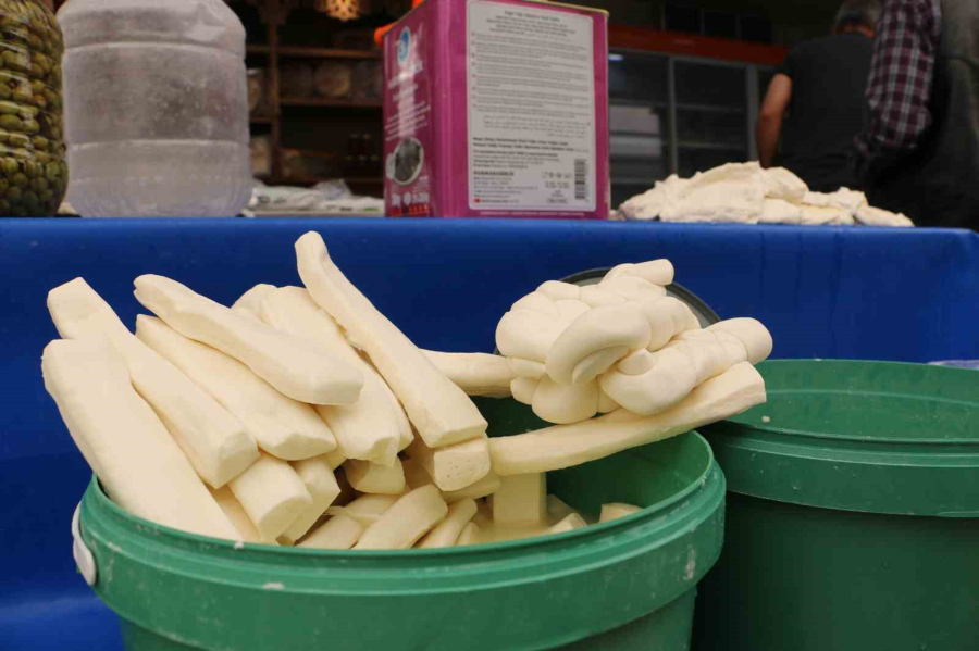 Tarihi peynirciler çarşisi