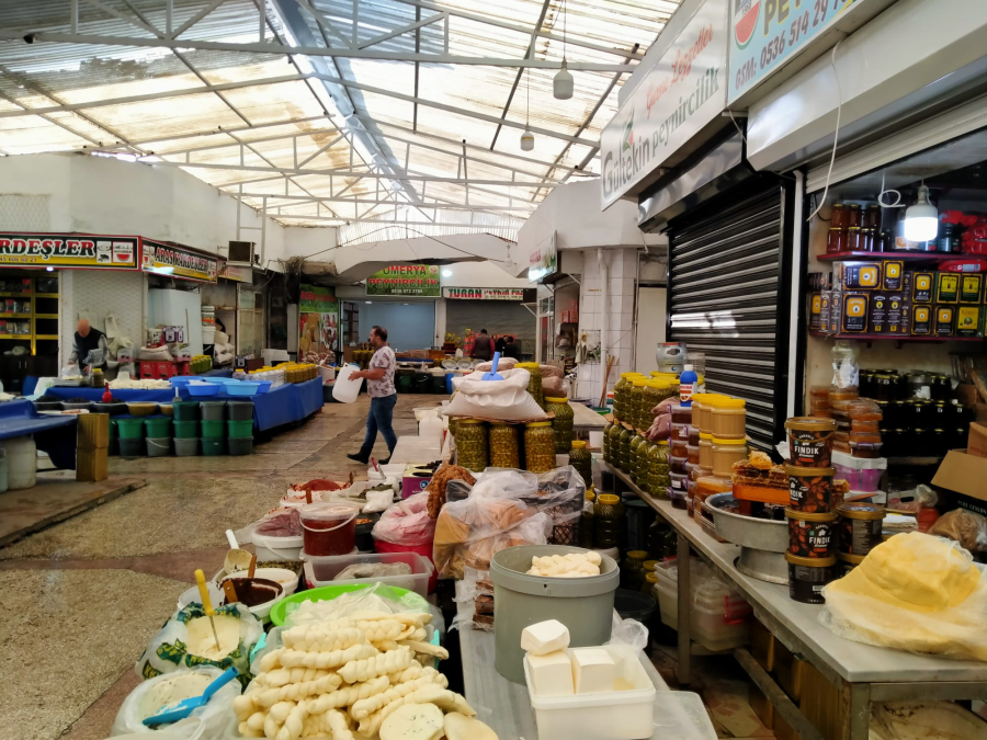 Tarihi peynirciler çarşisi